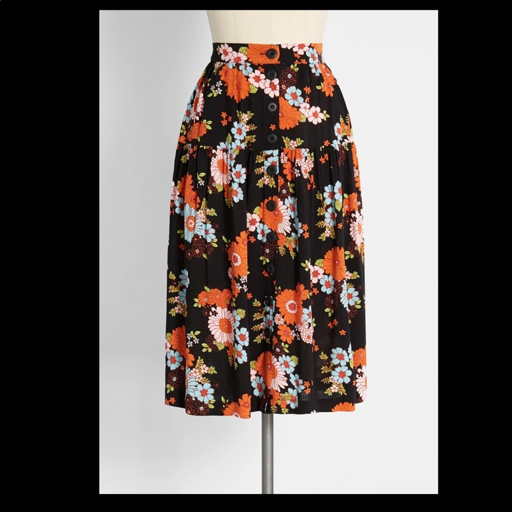 Daisies At Nightfall Tiered Midi Skirt